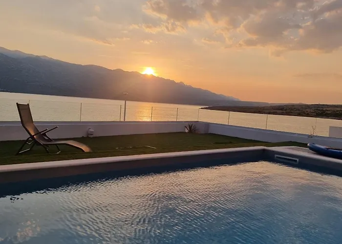 Luxury Beach Apartment Adria With Private Pool And Sea View