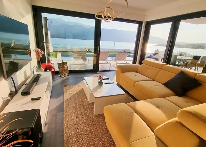 Luxury Beach Apartment Adria With Private Pool And Sea View